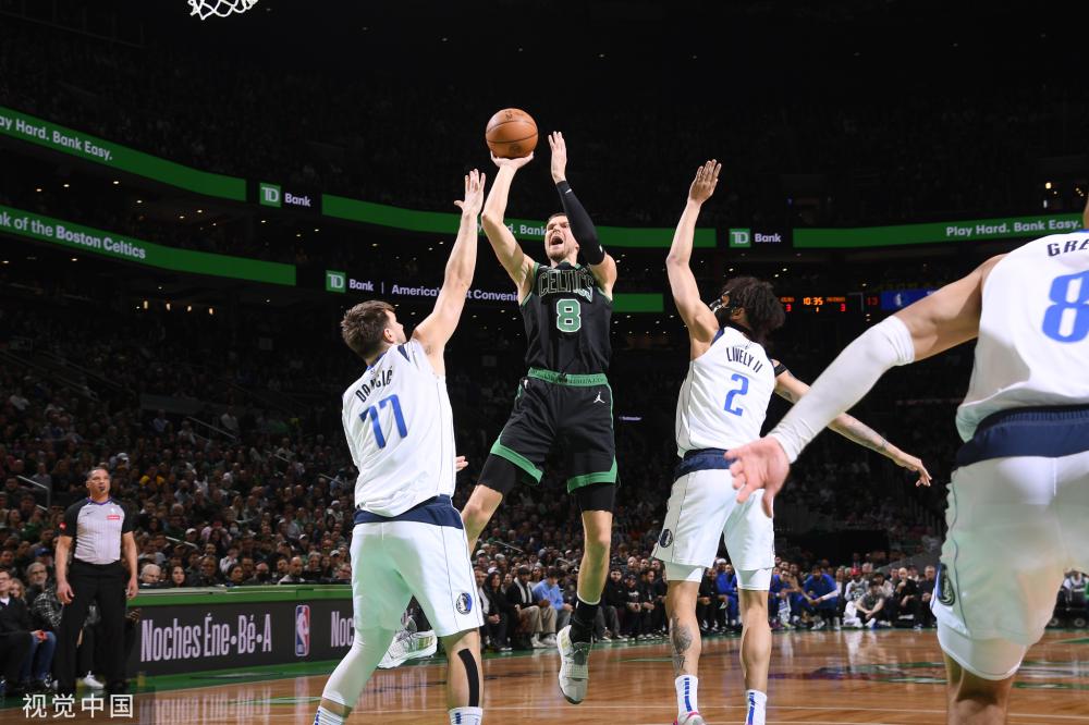 足球场上的 足球场上的